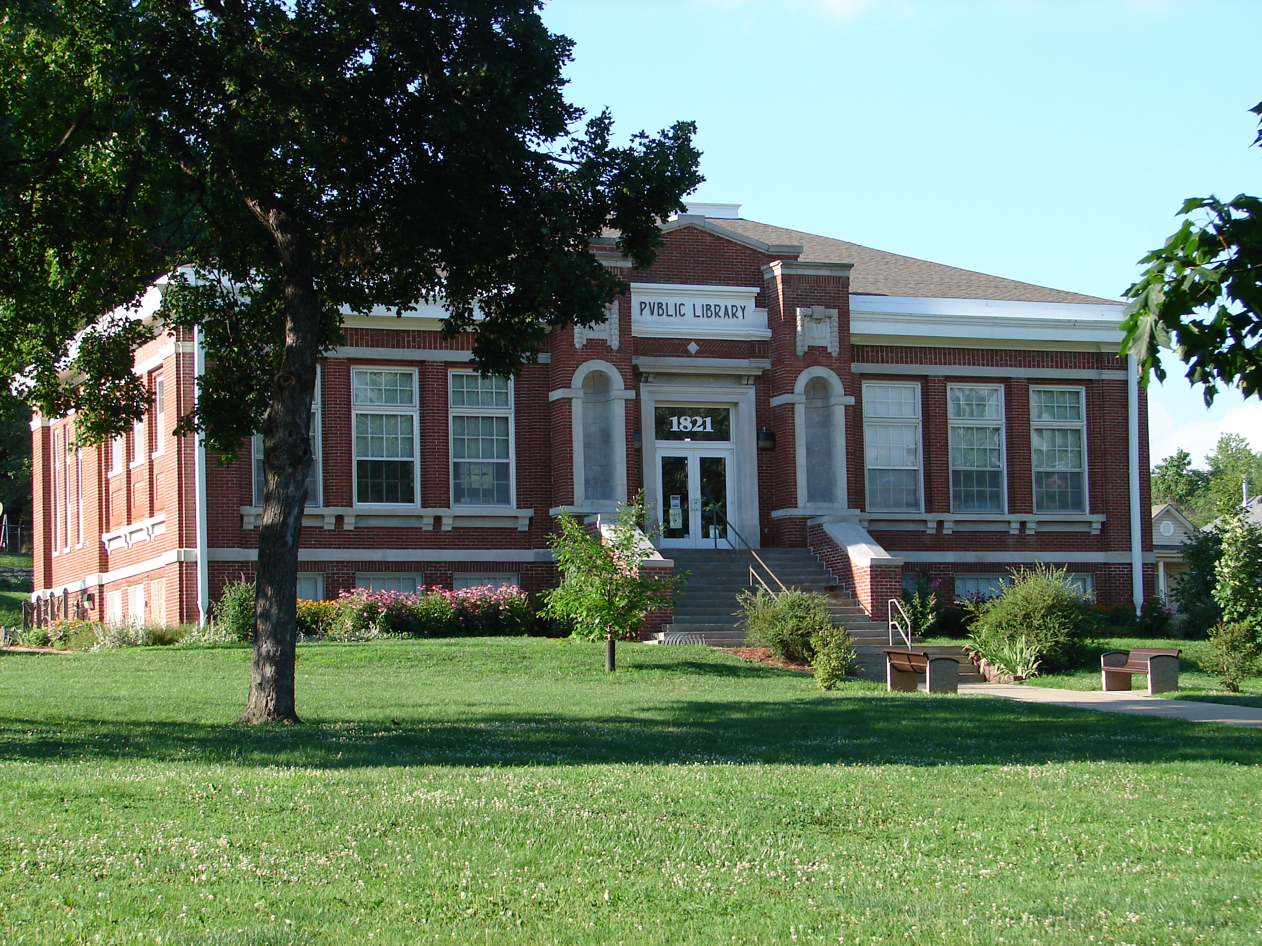 Exterior shot of the Washington Park Library