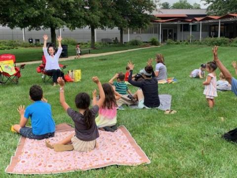 stock image-outdoor storytime